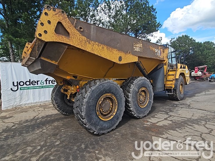 2021-caterpillar-730-image-5