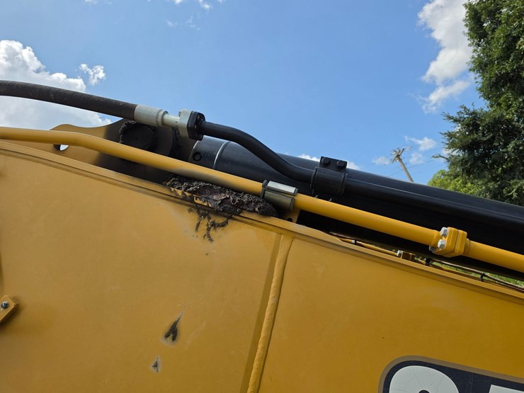 2023-caterpillar-374-image-99