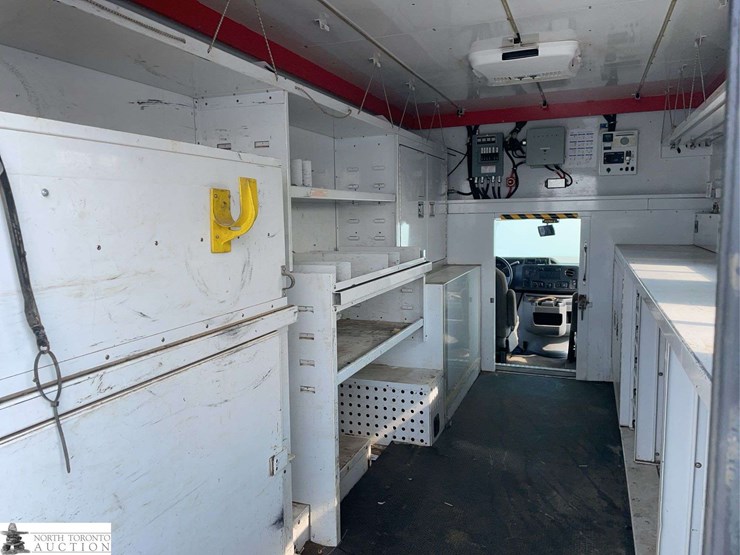 2014-ford-cargo-image-19