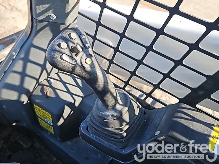 2024-bobcat-t64-image-28