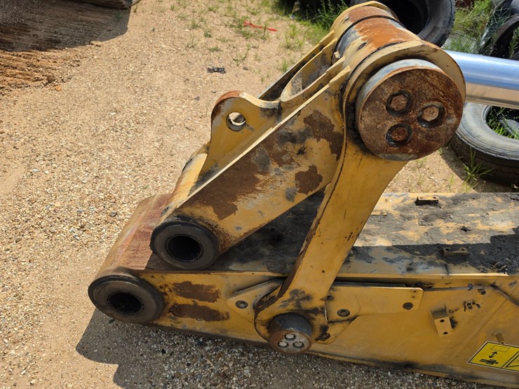 2023-caterpillar-374-image-143