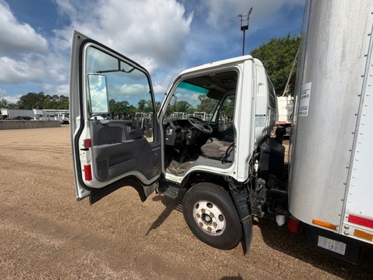 2007-isuzu-npr-image-43