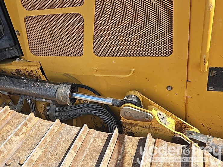 2015-caterpillar-d5k2-lgp-image-19