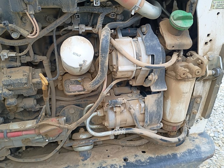 2023-bobcat-t770-image-21