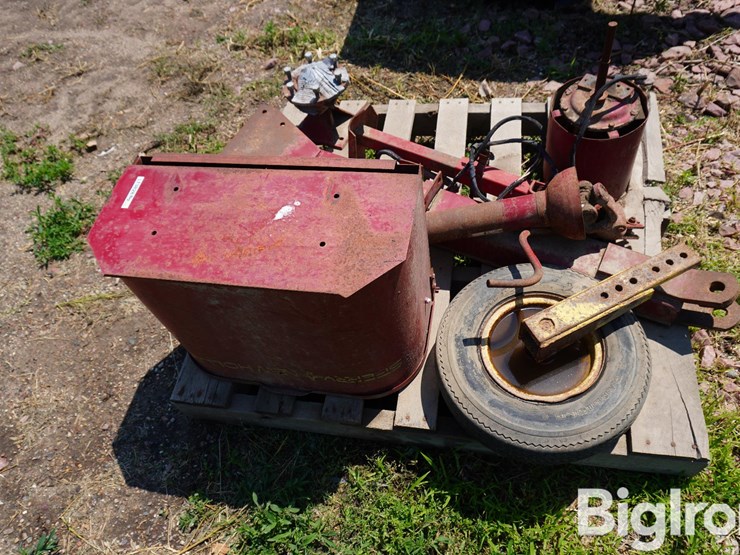 new-holland-845-image-2