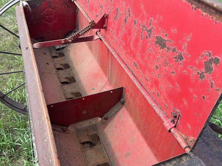 mccormick-deering-grain-drill-image-9