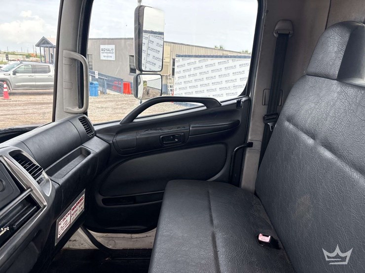 2012-hino-338-image-23