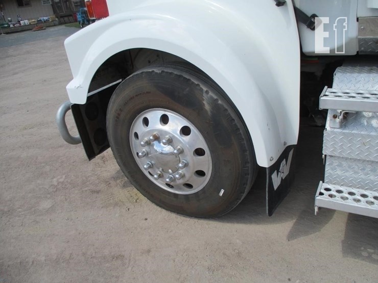 2019-western-star-4900-image-30