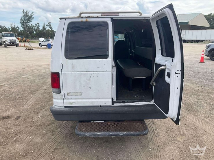 2003-ford-e350-image-27