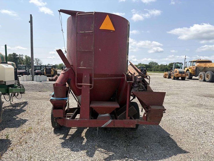 1966-farmhand-feed-grinder-with-corn-sheller-image-3