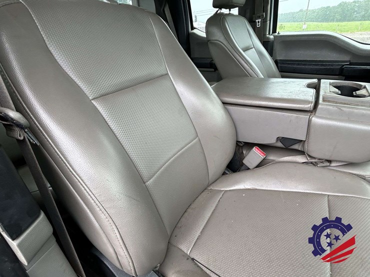 2017-ford-f550-xl-image-32