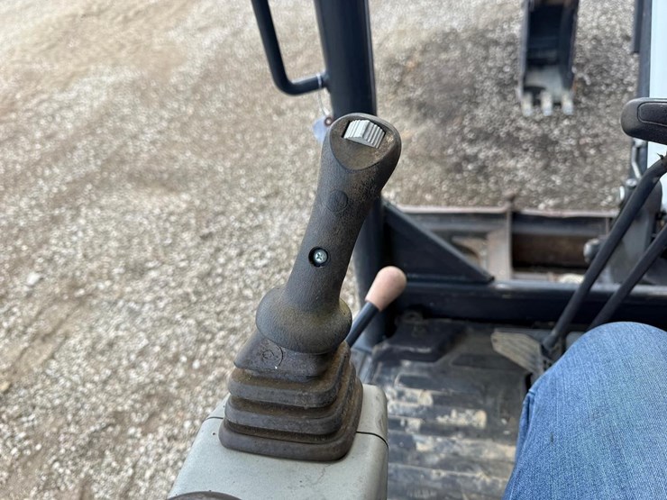 2017-bobcat-e32i-image-26