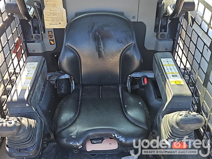 2024-bobcat-t64-image-26