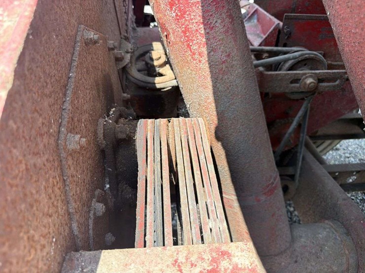 1966-farmhand-feed-grinder-with-corn-sheller-image-15