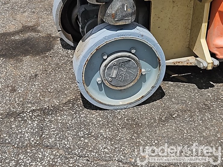 2015-jlg-2630es-image-9