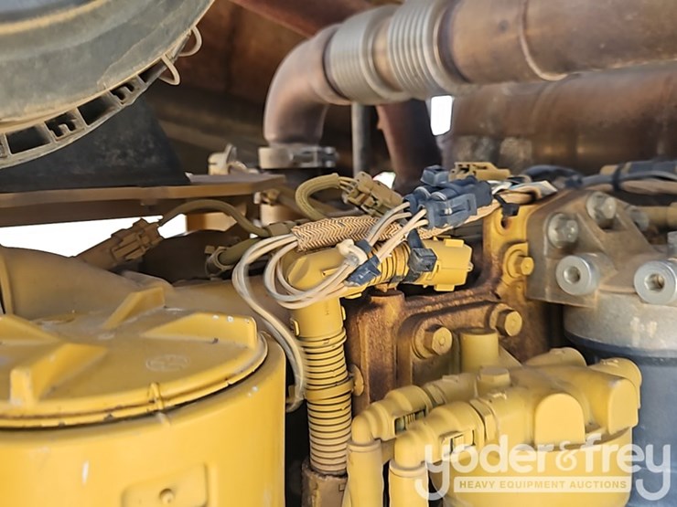 2018-caterpillar-cs54b-image-23