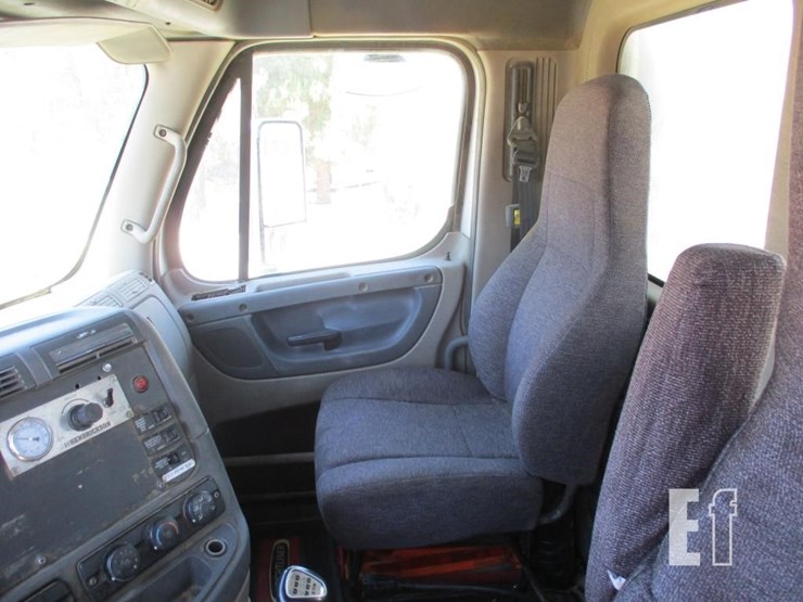2014-freightliner-cascadia-125-image-8