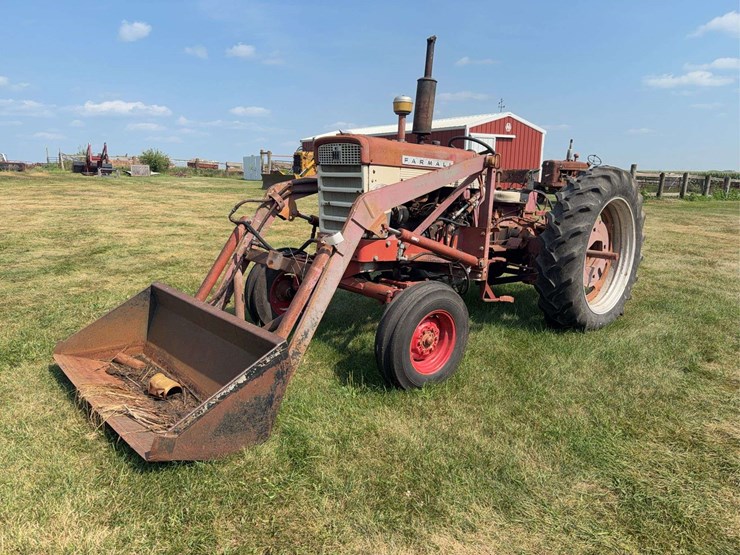farmall-340-gas-with-loader-image-1