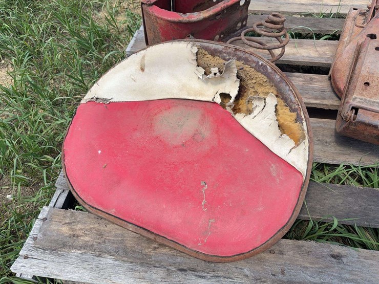 farmall-seat-image-6