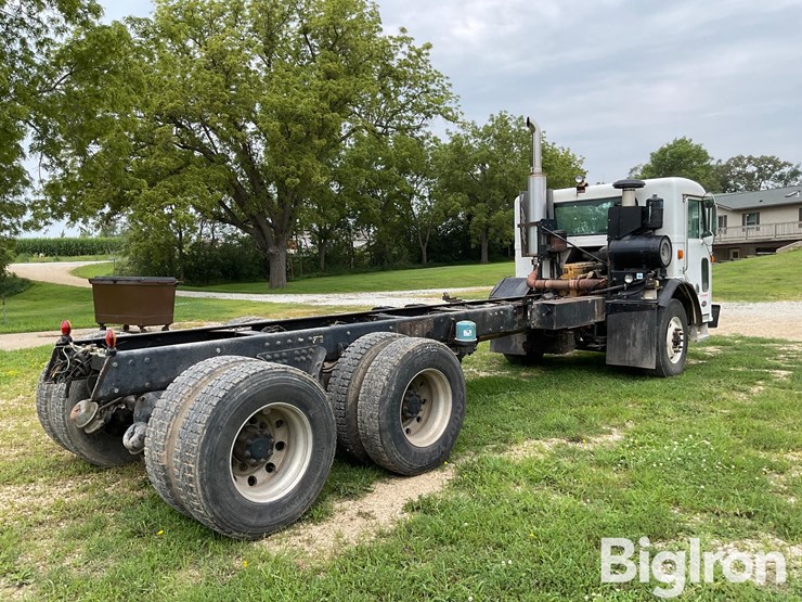 2004-peterbilt-320-image-5