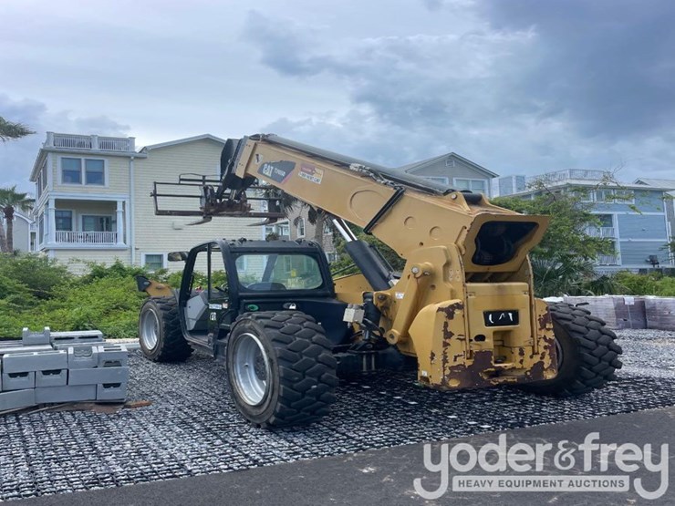 2017-caterpillar-tl1055d-image-2