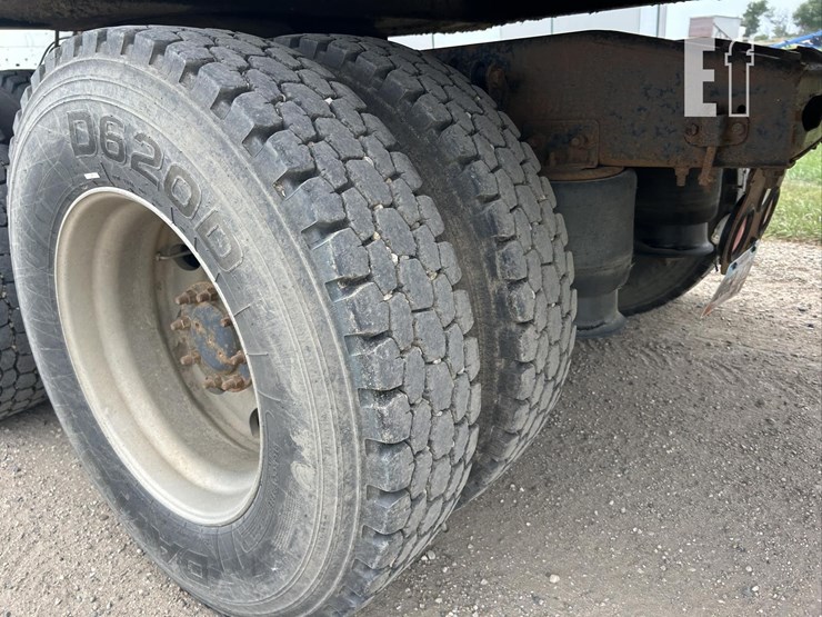 2005-freightliner-columbia-120-image-59