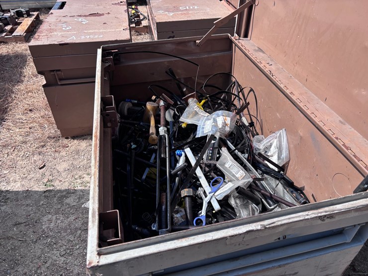 #5105-•-jobsite-toolbox-with-miscellaneous-items-image-3