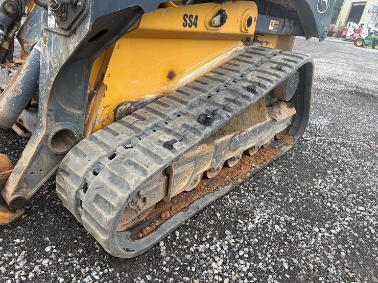 2021-deere-333g-image-15