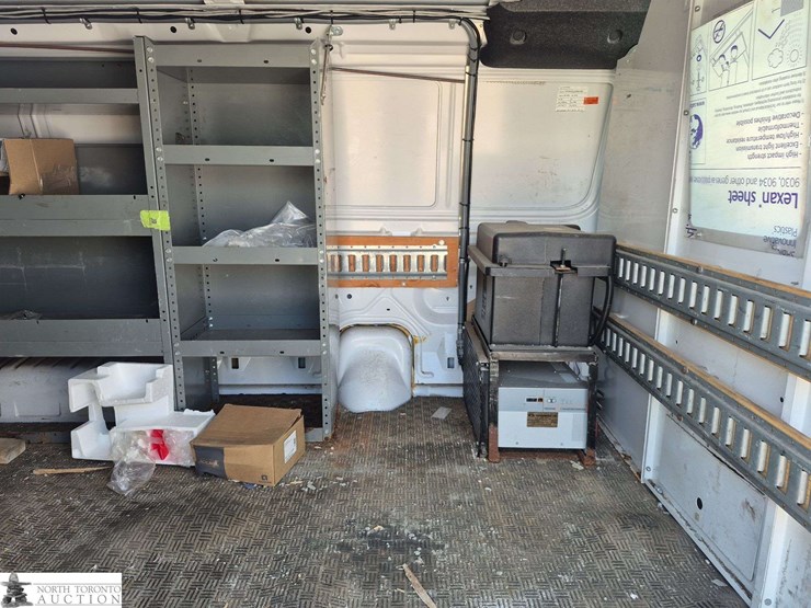 2014-ford-cargo-image-26