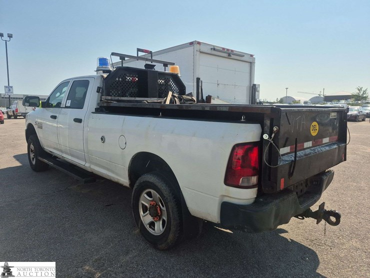 2016-dodge-3500-image-6