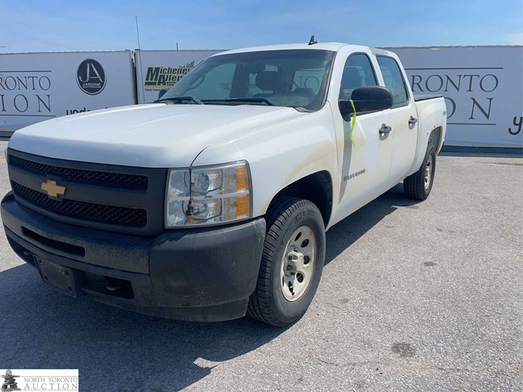 2013-chevrolet-silverado-1500-image-1
