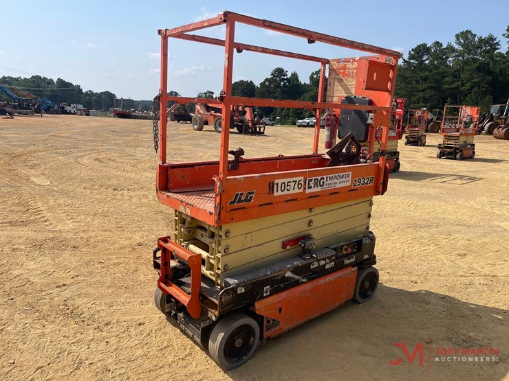 2017-jlg-1932r-image-7