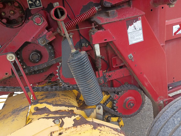new-holland-br7070-image-22
