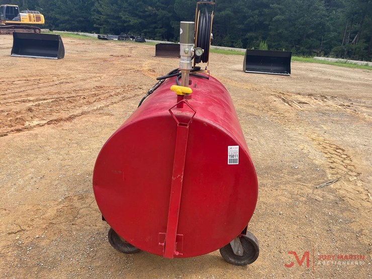 fuel-tank-with-pneumatic-pump-and-hose-reel-image-8