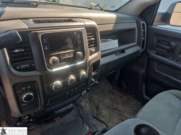 2016-dodge-3500-image-13
