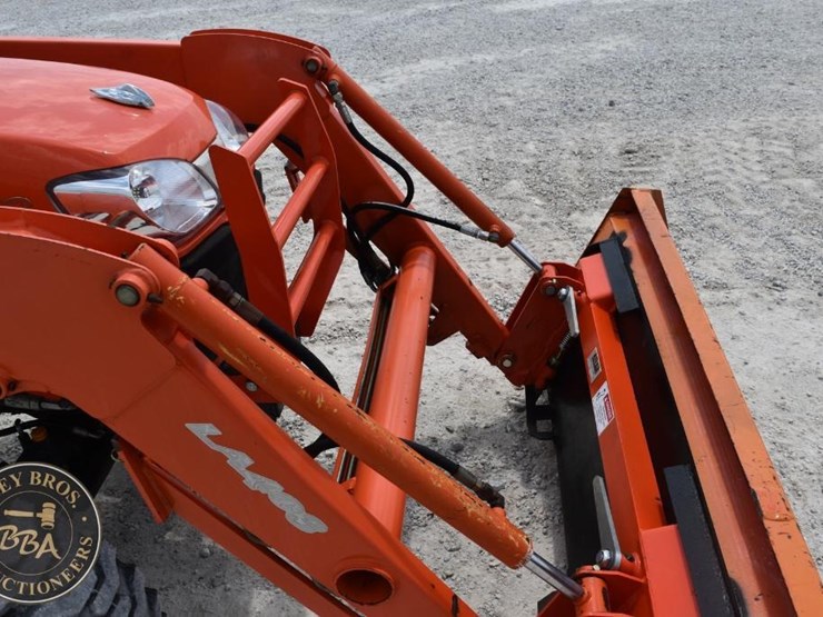 2013-kubota-b3000hsd-image-21