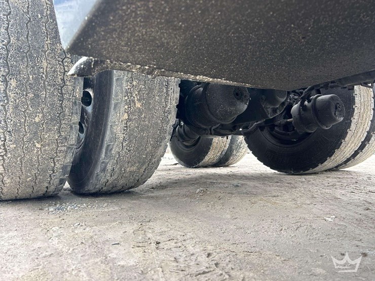 2019-peterbilt-579-image-24