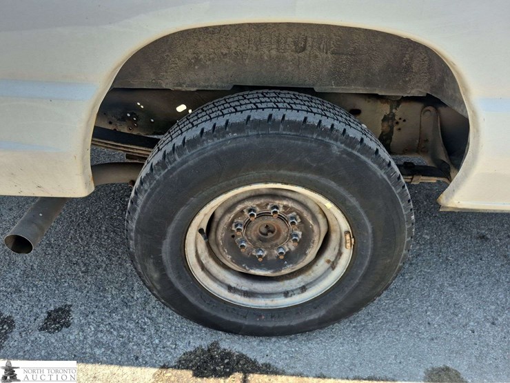 2014-ford-cargo-image-24