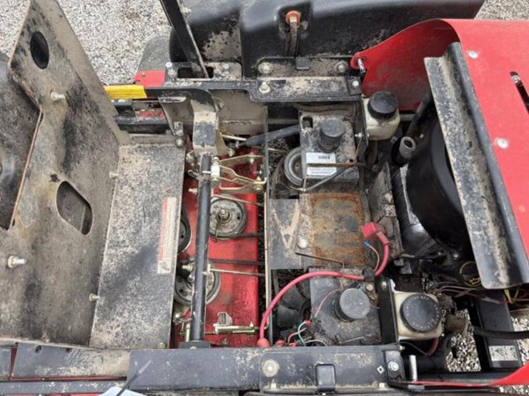 gravely-48-inch-zero-turn-image-11