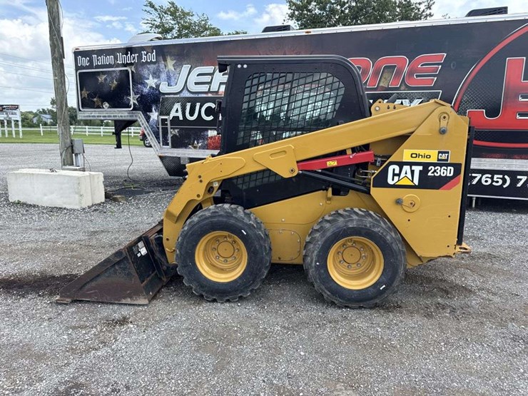 caterpillar-236d-image-2