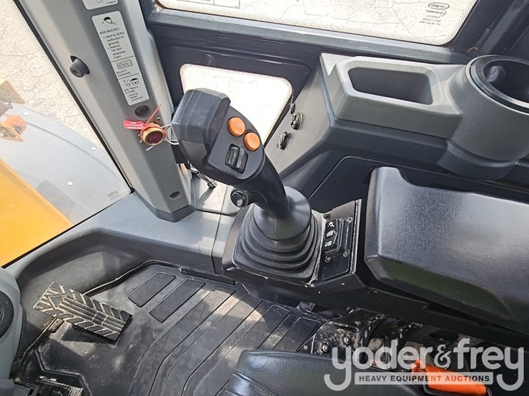 2023-deere-644p-image-54