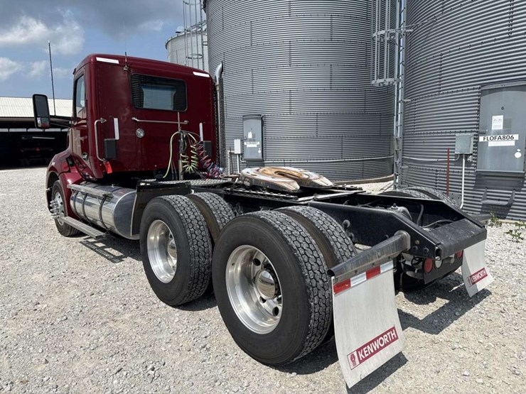 2014-kenworth-t680-image-2