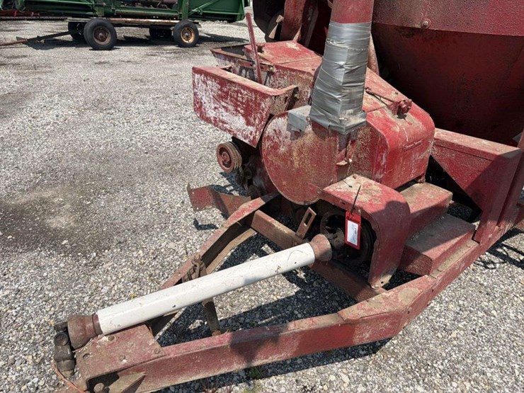 1966-farmhand-feed-grinder-with-corn-sheller-image-8