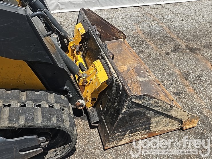 2019-deere-317g-image-12