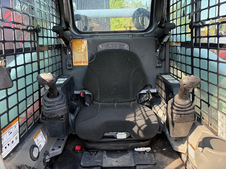 2020-bobcat-t740-image-19