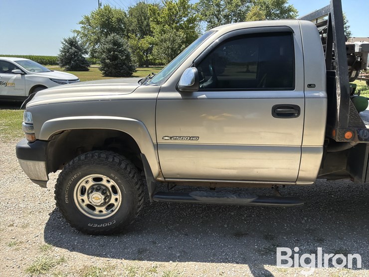 2001-chevrolet-k2500-image-10