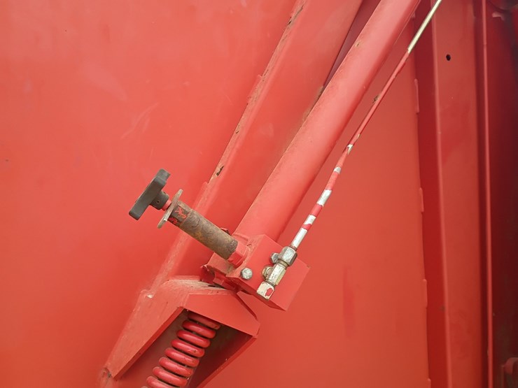 new-holland-br7070-image-29