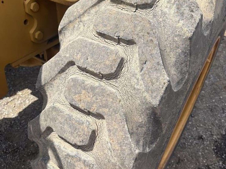 caterpillar-r80-image-12