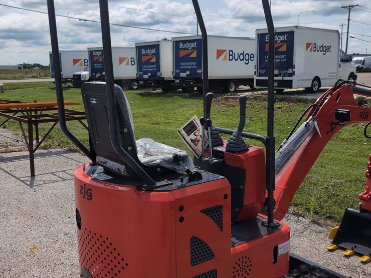 zjg-mini-excavator-zj-12-(red)-non--running-please-inspect-before-bidding-image-5