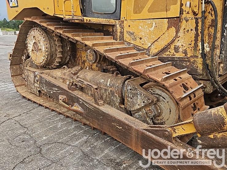 2014-caterpillar-d6t-image-16